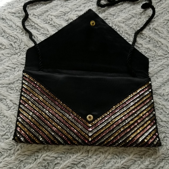 Striking sequined convertible bag - Picture 3 of 4